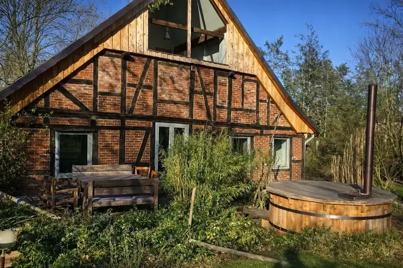 Historisches Bauernhaus an der Elbe in Bleckede mit Fachwerk und großem Garten
